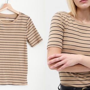 Gap black and tan stripes jersey t-shirt top